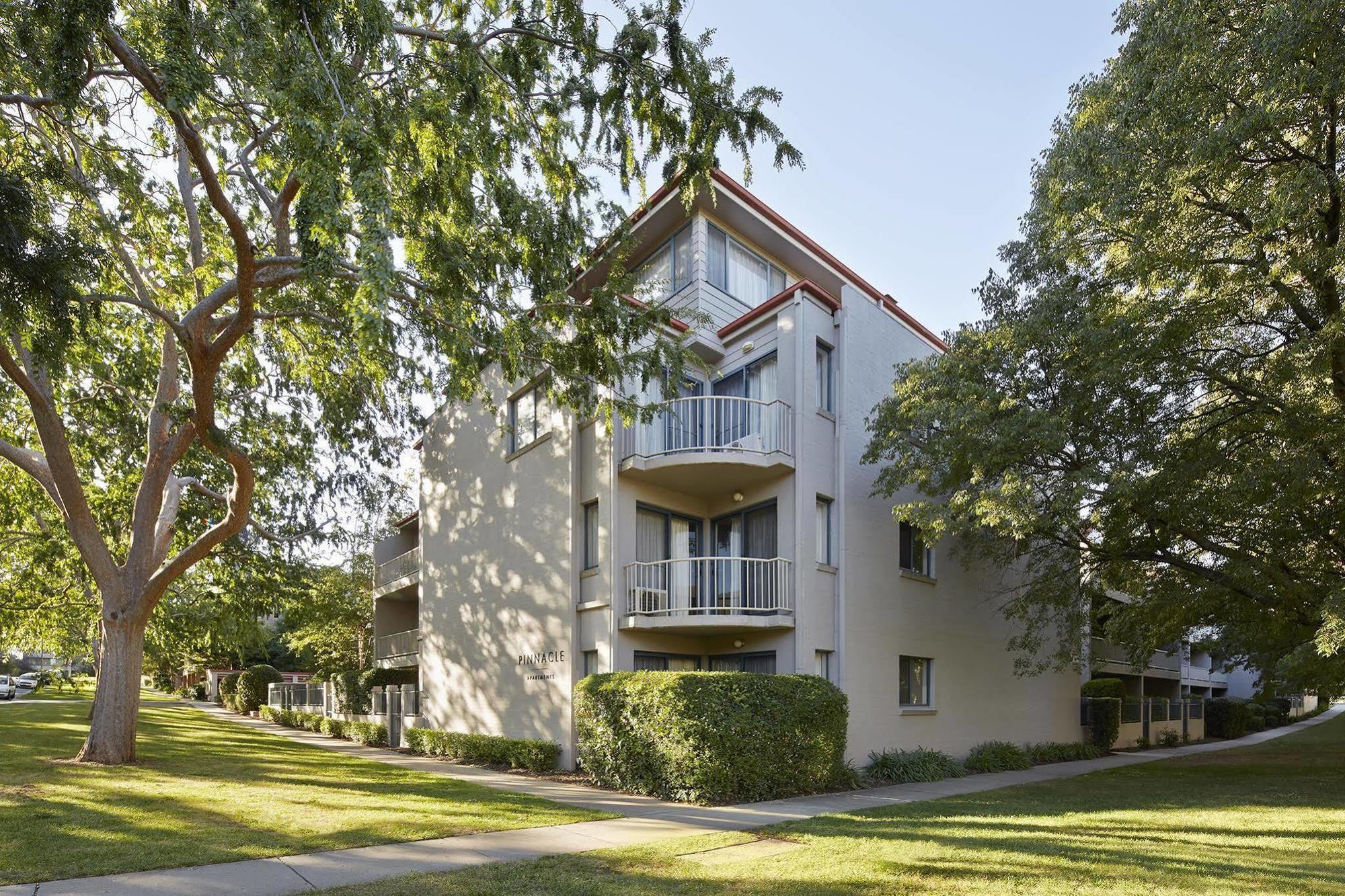 Pinnacle Apartments Канбера Екстериор снимка