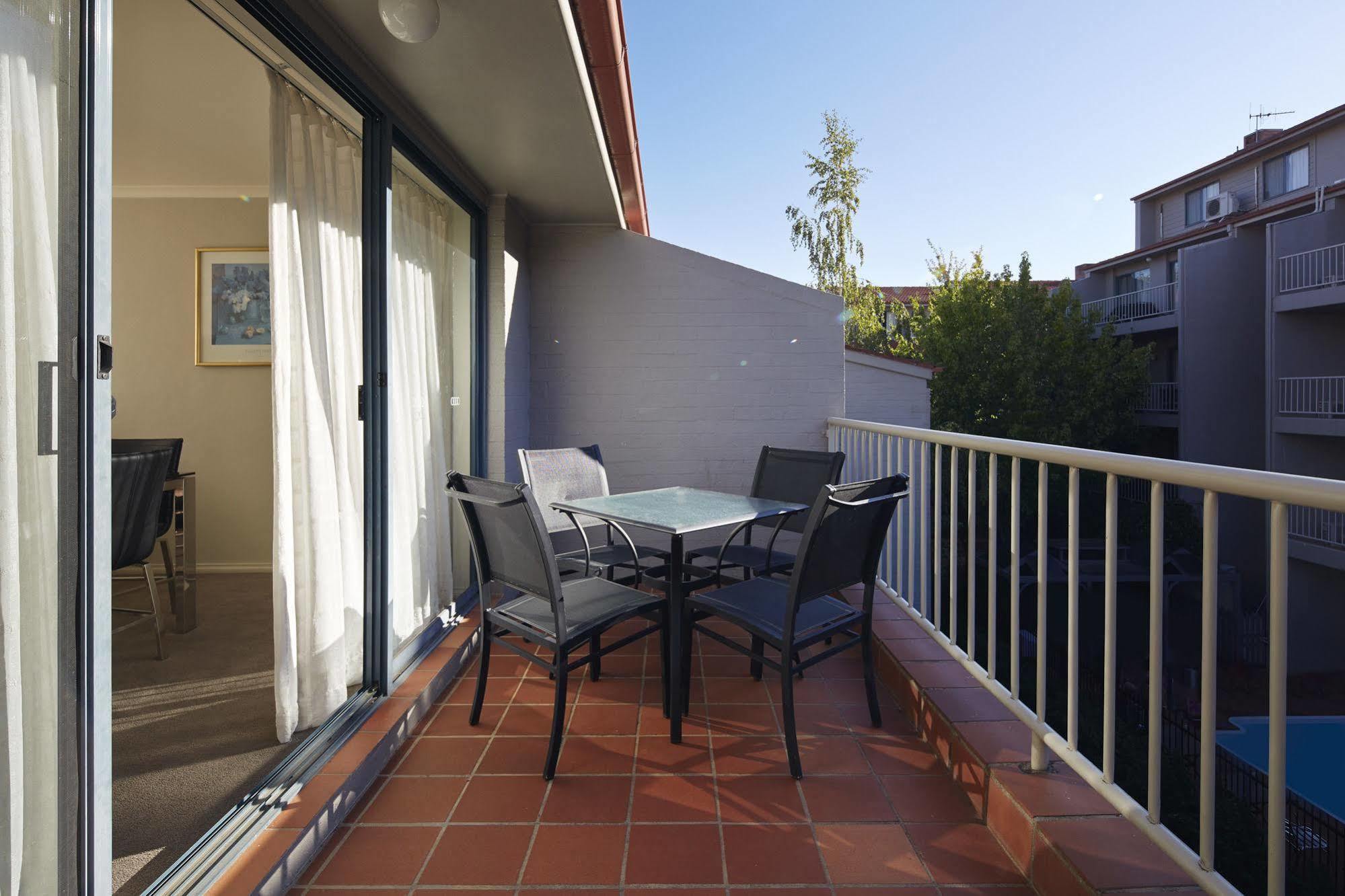 Pinnacle Apartments Канбера Екстериор снимка