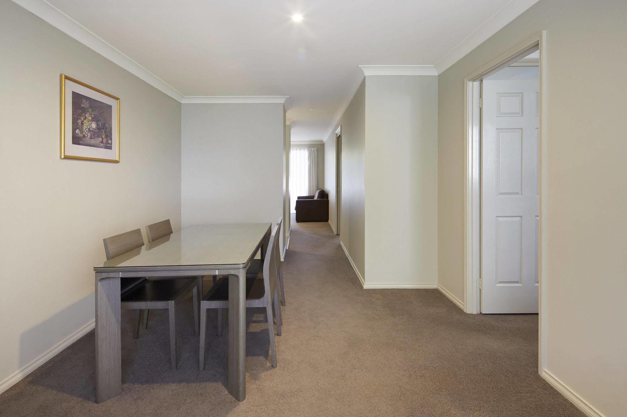 Pinnacle Apartments Канбера Екстериор снимка