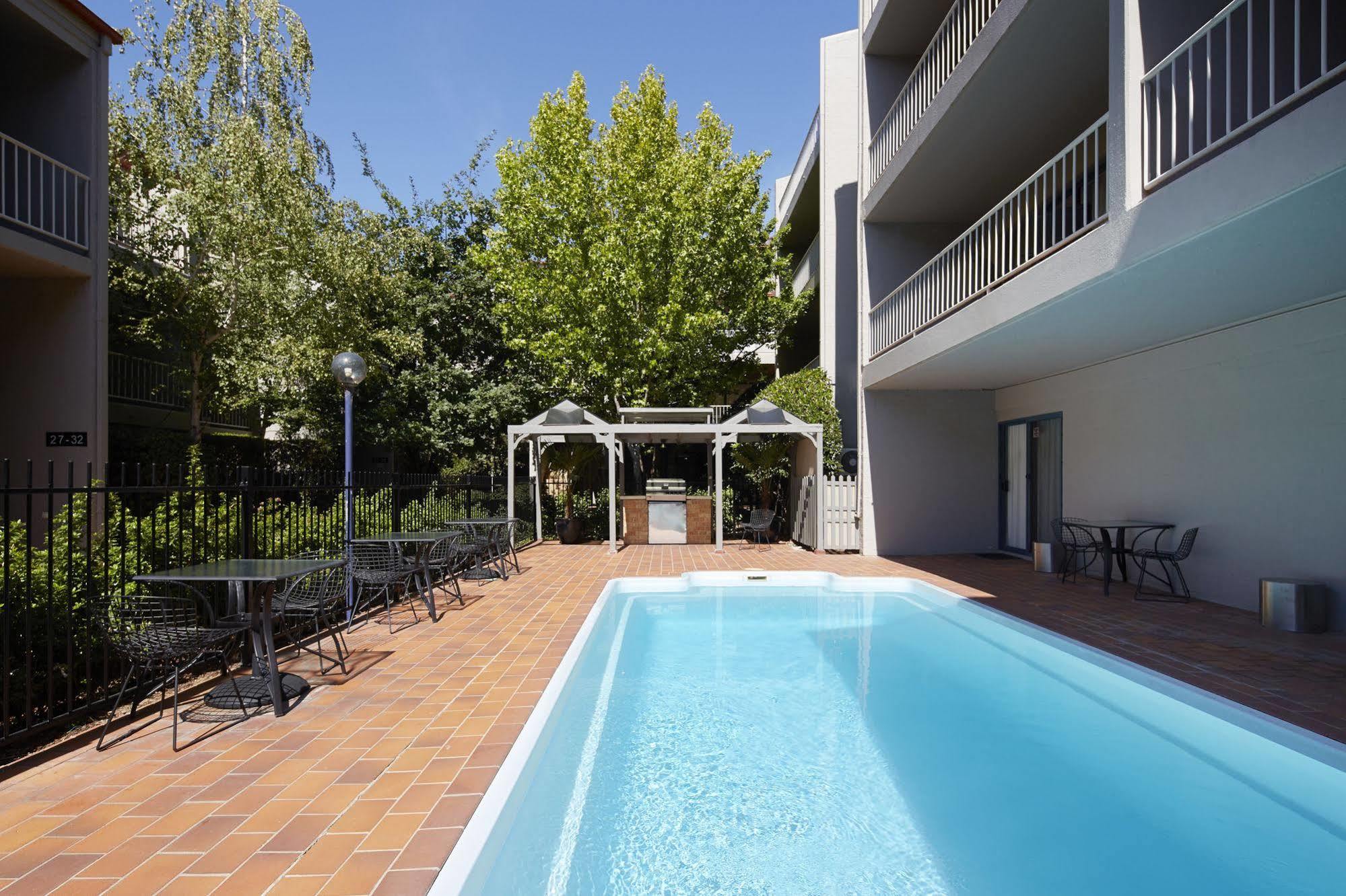 Pinnacle Apartments Канбера Екстериор снимка